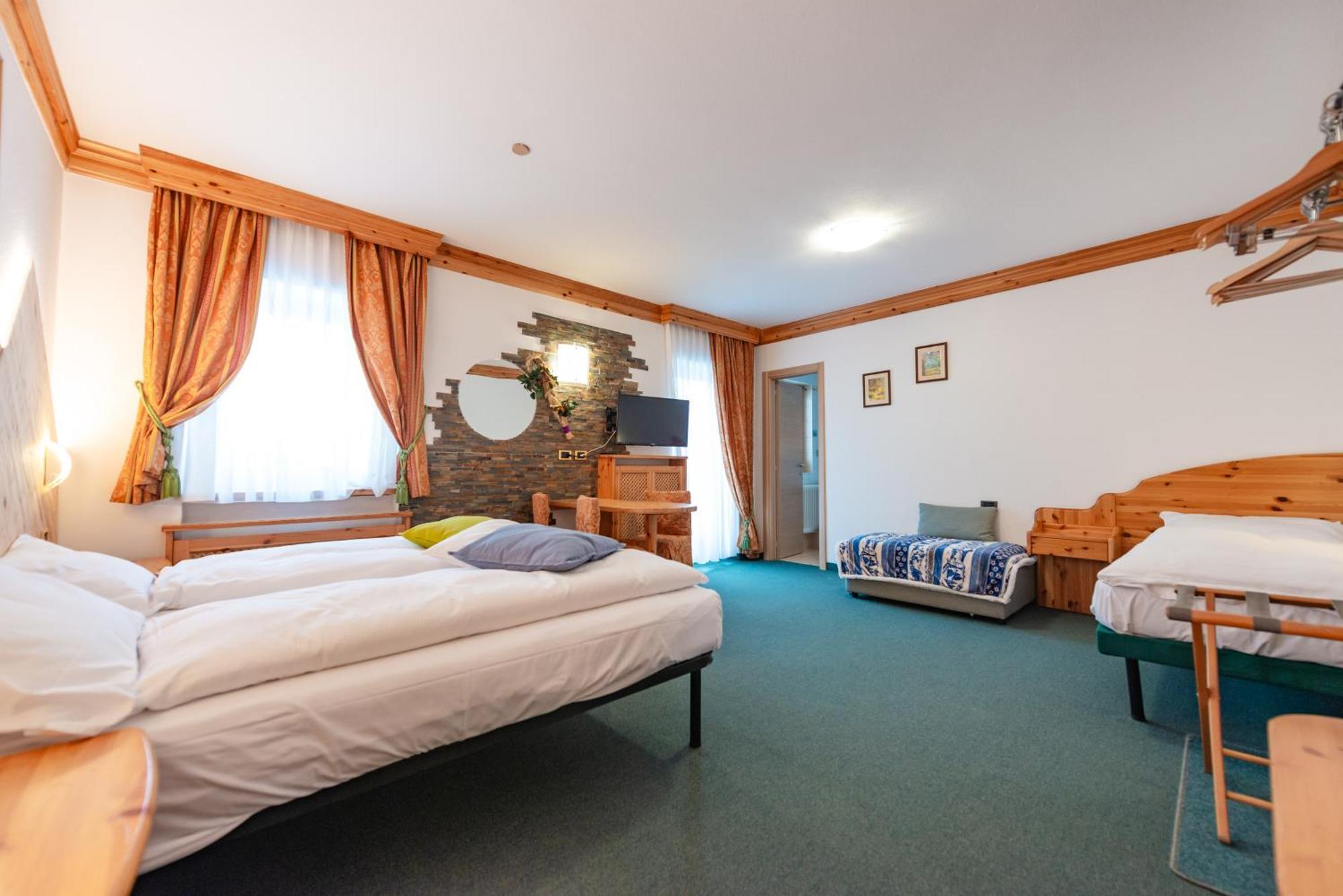 קאמפיטלו די פאסה Hotel Ciamol מראה חיצוני תמונה