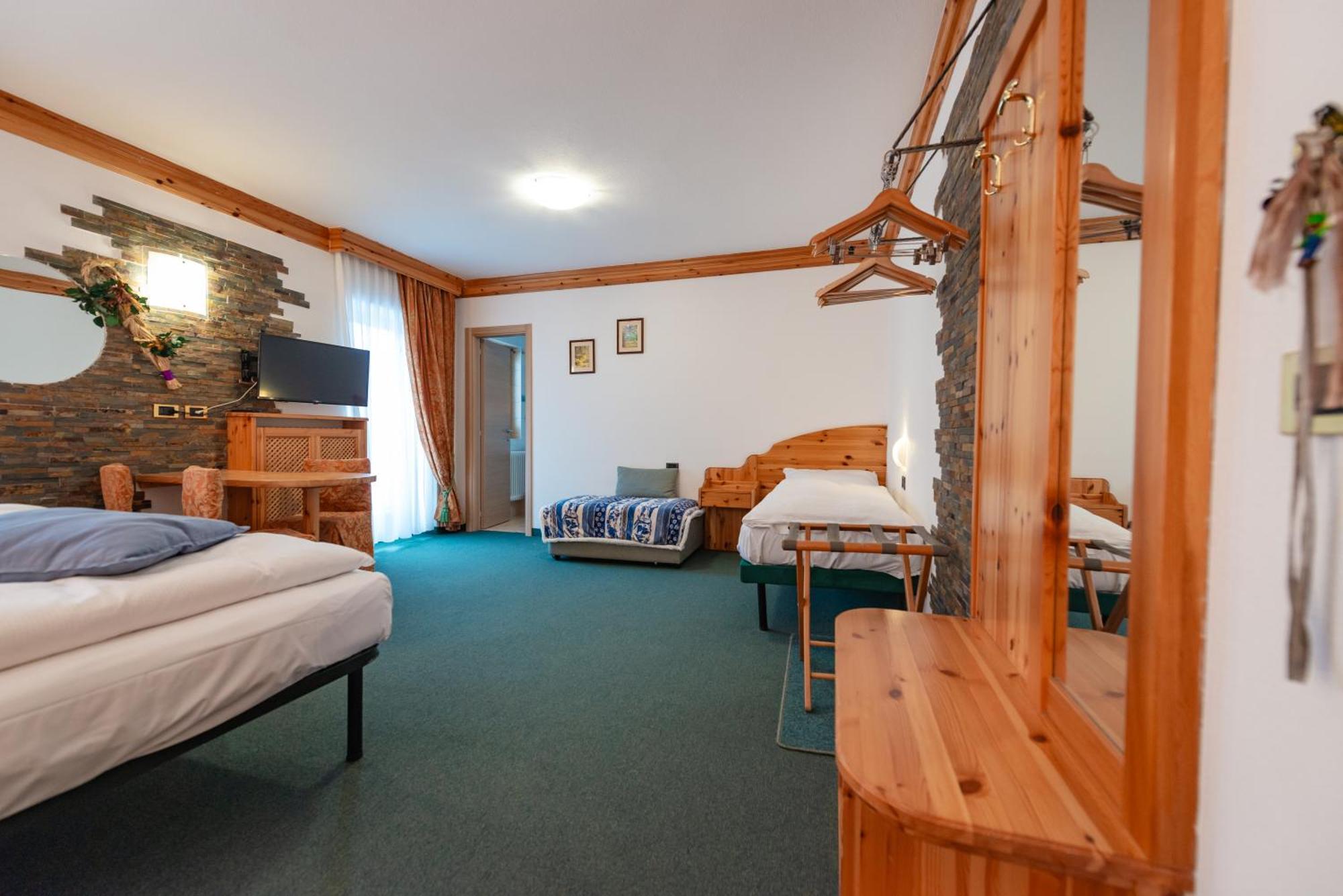 קאמפיטלו די פאסה Hotel Ciamol מראה חיצוני תמונה